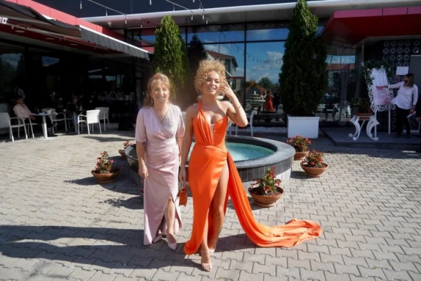 MAMA DŽEHVA RADI NA SKELI: Malteriše na Veliku subotu, Teodora objavila ŠOK-SNIMAK! (VIDEO)