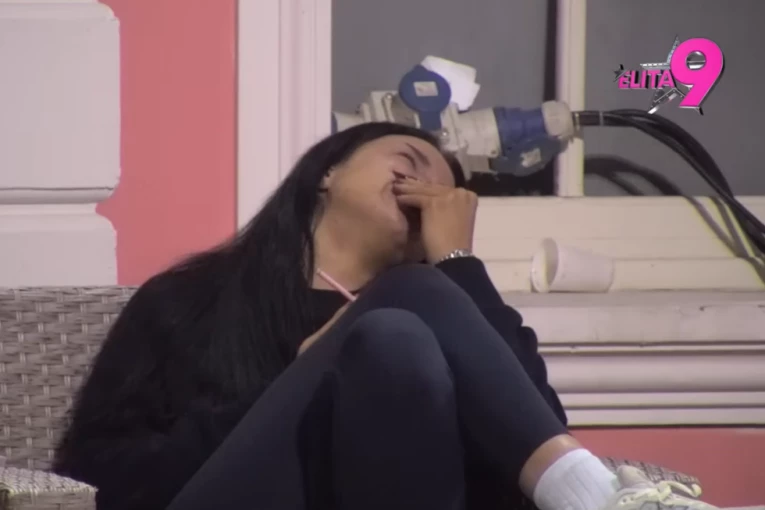 ANITA STANOJLOVIĆ PODIVLJALA, POTPUNO IZGUBILA RAZUM! Luka pokušao da je smiri - LJUBAV NA IVICI PUCANJA!