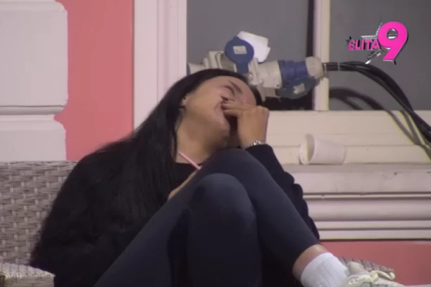 ANITA STANOJLOVIĆ PODIVLJALA, POTPUNO IZGUBILA RAZUM! Luka pokušao da je smiri - LJUBAV NA IVICI PUCANJA!