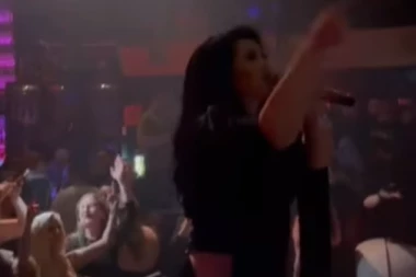 PRVI SNIMAK IZ KLUBA U KOM JE DOJAVLJENA BOMBA: Pogledajte šta je radila Dragana Mirković! (VIDEO)