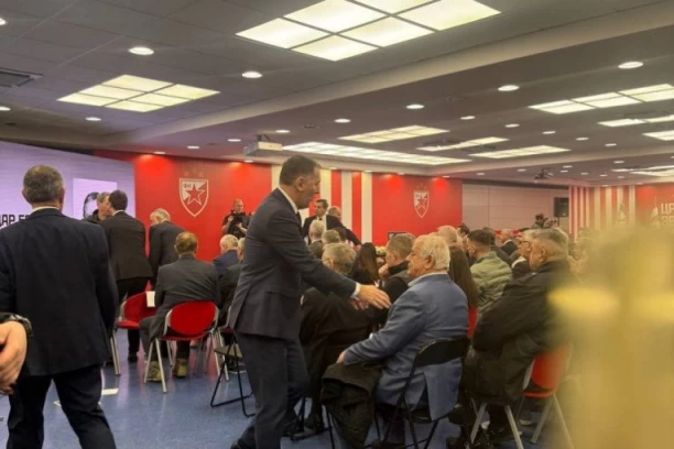 POZNATA LICA NA KOMEMORACIJI: Stigli Branko Radujko i Dragan Džajić! (VIDEO)