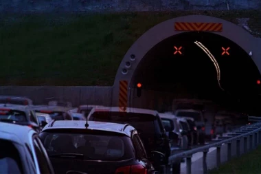 SAOBRAĆAJANA NESREĆA ISPRED TUNELA "ŠARANI"! Ogromna gužva na "Milošu Velikom"!