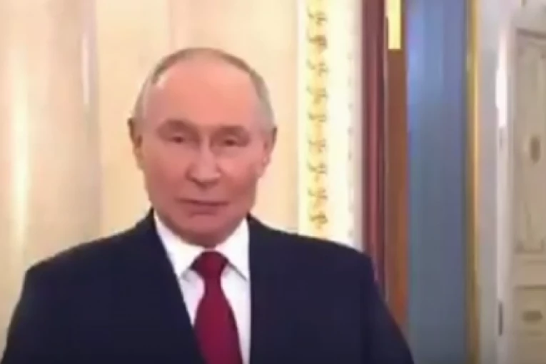 PUTIN NIJE MOGAO NIŠTA DA IZGOVORI! U etar pušten pogrešan snimak predsednika Rusije! (VIDEO)