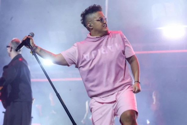 MARIJA ŠERIFOVIĆ POSVETILA SINU PESMU - Pevačica sa suzama u očima otvorila dušu, OVE REČI kidaju dušu!