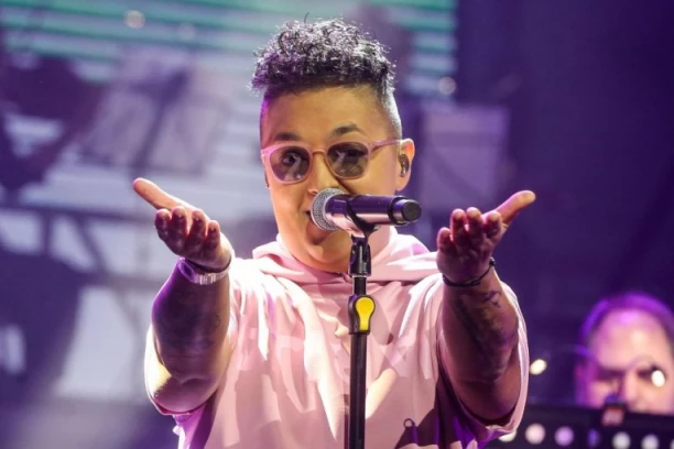 DŽABE TRLJATE OČI – TO JE ZAISTA ONA! Marija Šerifović na koncertu u ŠOK-IZDANJU! (GALERIJA, VIDEO)