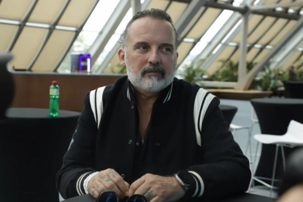 "NE ZNAM ŠTA JE U NJEGOVOJ GLAVI"! Naša pevačica ŠOKIRANA ponašanjem Tonija Cetinskog - RAZOČARANA SAM!