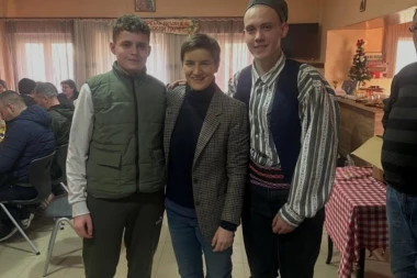 NEMA GRAĐANA PRVOG I DRUGOG REDA U SRBIJI - SVI SU VAŽNI! Brnabićeva u selu Valevac kod Knjaževca: Verujemo u naš narod! (FOTO)