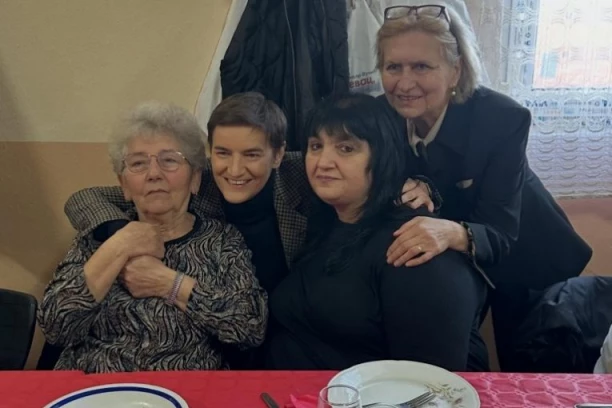 TOLIKO SAM SREĆNA ŠTO SAM UPOZNALA OVE JAKE ŽENE! Brnabićeva u selu Rgošte: Vi ste ti koji ste zaslužni za sve uspehe koje Srbija postiže!