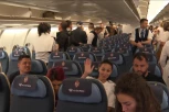 SRBI ĆE KONAČNO BITI NA BEZBEDNOM! Avion Er Srbije poleteo iz Dubaija: Među putnicima i 10 beba! (FOTO)