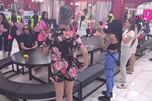 OBEZBEĐENJE MUNJEVITO ULETELO U BELU KUĆU, učesnice poskakale u ekstazi! PAŠĆE VAM VILICA - Evo čime je Veliki Šef iznenadio dame! (GALERIJA)