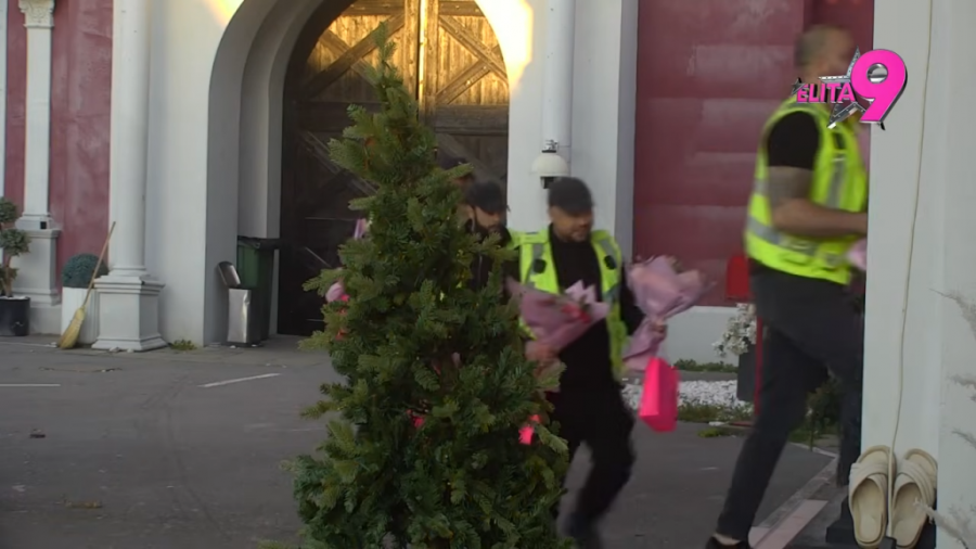 OBEZBEĐENJE MUNJEVITO ULETELO U BELU KUĆU, učesnice poskakale u ekstazi! PAŠĆE VAM VILICA - Evo čime je Veliki Šef iznenadio dame! (GALERIJA)