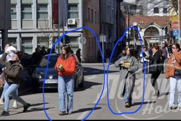 SKANDALOZNO! Kokanović divlja traktorom, dok njegove ćerke bacaju JAJA na odbornike i proklinju policiju! (VIDEO)