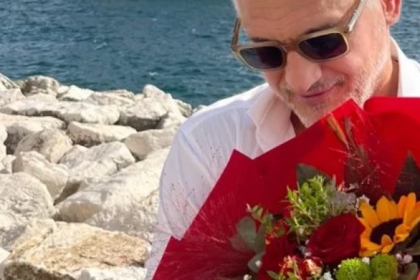 ČEDIN PRIJATELJ PRED SELIDBU NAPRAVIO ROMANTIČNO IZNENAĐENJE! Političar ne krije svoju sreću, SNIMAK OSVOJIO INTERNET!