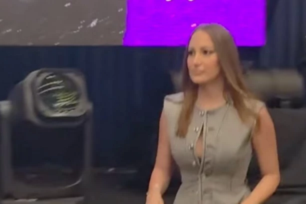 SVE OČI BILE UPRTE U NJU! Aleksandra Prijović ZAKASNILA NA KONCERT Marije Šerifović, o njenom stajlingu svi bruje! (VIDEO)