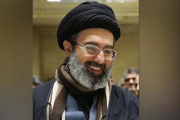 NE VOLI PUBLICITET, VERSKU ODEĆU OBUKAO TEK U 30. GODINI, A EVO KO MU JE UVEK IZA LEĐA...! Ko je Modžtaba Hamnei, novi vrhovni vođa Irana!