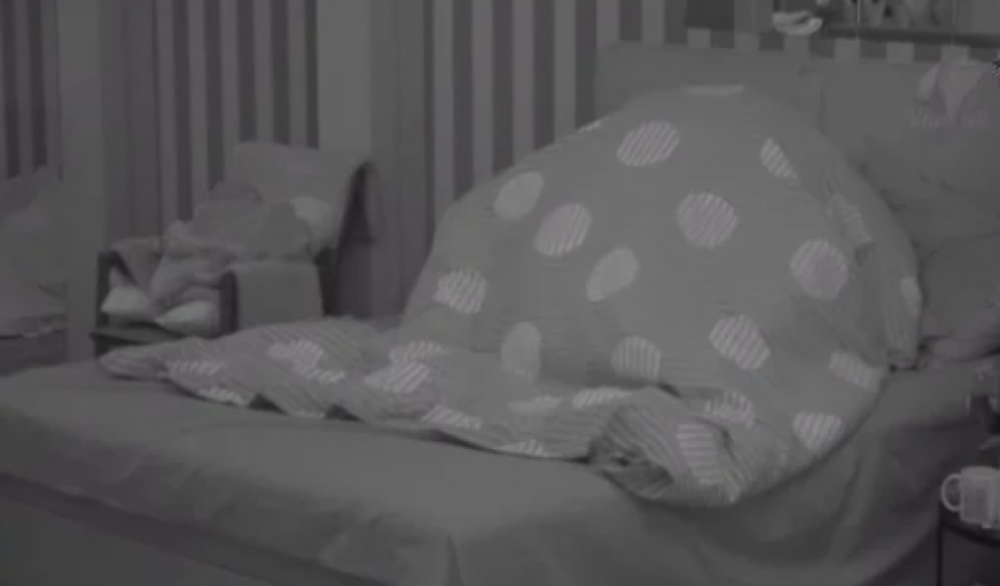 BRUTALNO IŽIVLJAVANJE ISPOD JORGANA! Luka RASTRZAO Anitu VRELOM AKCIJOM, ona urlala od BOLOVA! (FOTO)