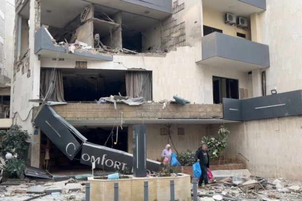 IZRAEL SRAVNIO ZGRADE U BEJRUTU: Uništeni komandni centri Hezbolaha u noćnim napadima! (VIDEO)