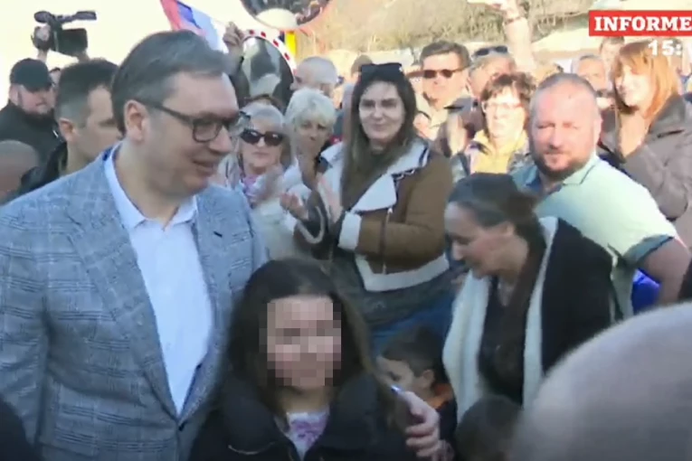 VUČIĆ U CRVENKI: Predsednik obilazi kompaniju Sigma: Dočekuje ga veliki broj građana