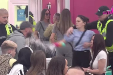 DEMOLIRANA BELA KUĆA, ZBOG ZVERSKOG OKRŠAJA UPALO OBEZBEĐENJE: Podivljala takmičarka bacala sve oko sebe, ukućani beže glavom bez obzira!