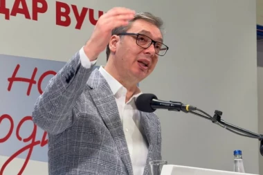 "LJUDI 29. MARTA BIRAJU BUDUĆNOST SVOJE PORODICE"! Vučić na velikom mitingu u Sivcu - PLATE I PENZIJE NISU PALE S NEBA, A BIĆE VEĆE NEGO SAD  (FOTO, VIDEO)