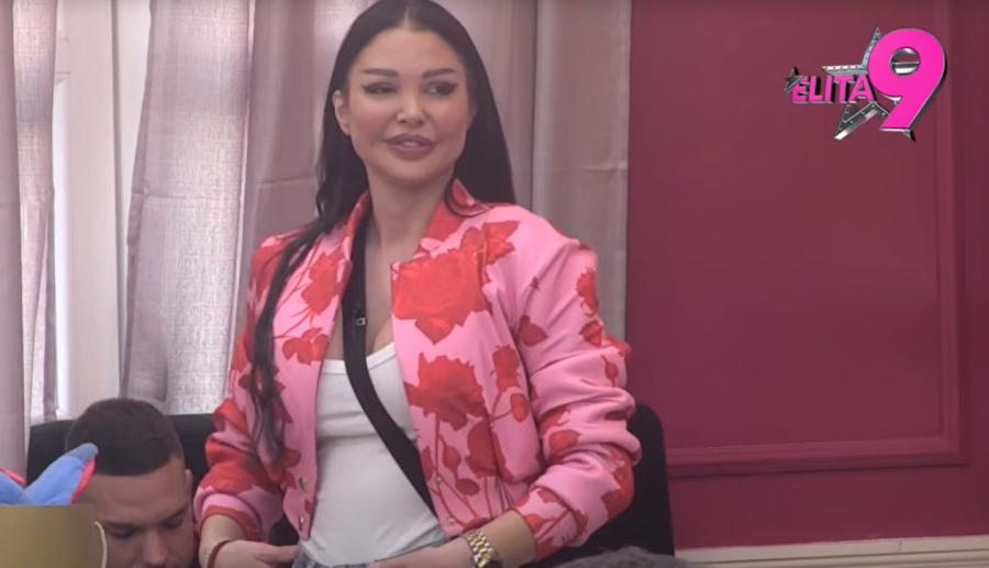 ŠTA SE KRIJE IZA OVOG POKLONA? Maja Marinković dobila pošiljku iz spoljnog sveta! MISTERIJA KOJA PROGANJA "ELITU 9" (VIDEO)