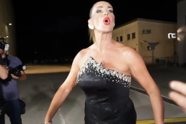 NAKON VESTI O KAČAVENDINOM ZADOVOLJAVANJU, U "ELITU" JOJ UNELI OVO! Učesnici zanemeli od šoka! (VIDEO)