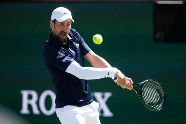 OVO NIKAD NISTE VIDELI: Rival ometao Noleta i Cicipasa - Đoković se žalio, sudija HITNO reagovao! (VIDEO)