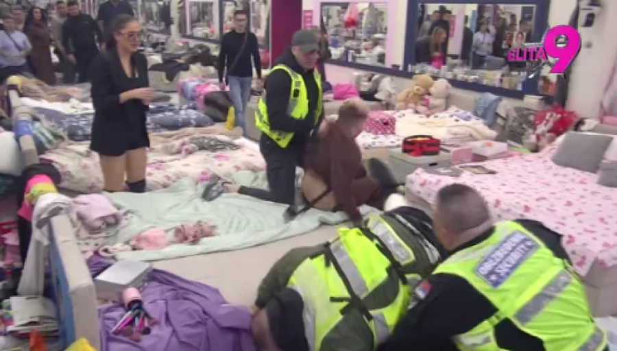 BORA SANTANA KRVNIČKI NAPAO UROŠA, DEMOLIRANA SPAVAĆA SOBA: Obezbeđenje uletelo u Belu kuću, jedva uspeli da obuzdaju podivljalog takmičara!