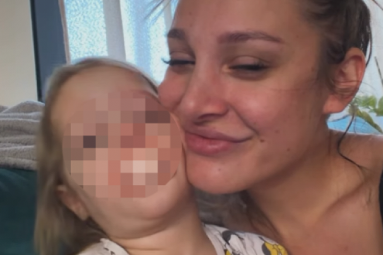 Luna Đogani sa ćerkom