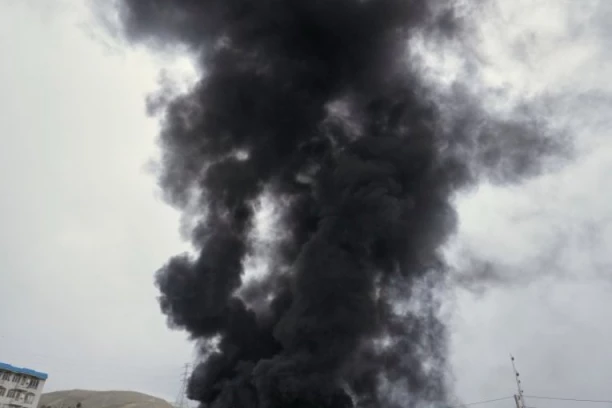 VATRENI OBRUČ NA BLISKOM ISTOKU: Izrael i SAD izveli ŽESTOK UDAR na Isfahan - serija RAZARAJUĆIH eksplozija ODJEKUJE, grad obavijen DIMOM! (VIDEO)