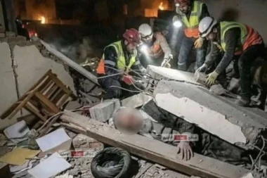 DRŽAO GOVOR KADA SE DOGODILA STRAŠNA EKSPLOZIJA! Iranski šef pravosuđa za dlaku izbegao smrt, ima mrtvih! (VIDEO)