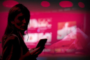 VRELI SNIMCI U TELEFONU NAŠE POZNATE PEVAČICE - EVO KO JE SVE DEO NJENE KOLEKCIJE: Procurili šok-detalji!