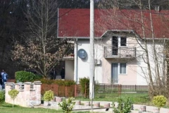 PRVI SNIMCI S MESTA HORORA KOD LAKTAŠA! Jezivi detalji tragedije - tela oca (50) i sina (27) pronađena u garaži (VIDEO)