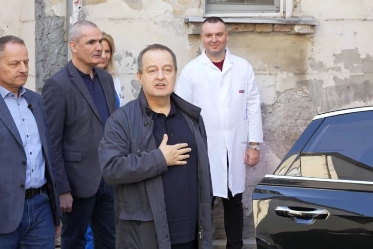 U ŽIVOT ME JE VRATILA PESMA "ROMANIJA", NIJE BILO SUĐENO DA ODEM: Ministar Dačić podelio najintimnije detalje svoje LAVOVSKE BORBE! (FOTO)