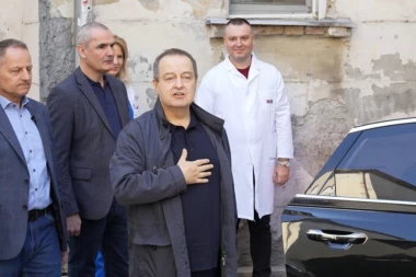 U ŽIVOT ME JE VRATILA PESMA "ROMANIJA", NIJE BILO SUĐENO DA ODEM: Ministar Dačić podelio najintimnije detalje svoje LAVOVSKE BORBE! (FOTO)