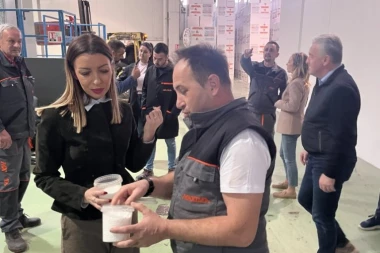 "SVAKODNEVNO RAZGOVARAMO S PRIVREDNICIMA O TOME KAKO DRŽAVA MOŽE DA POMOGNE" Adrijana Mesarović obišla Lučane! (FOTO, VIDEO)