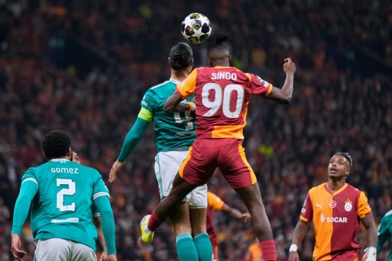 DRUGIH 45 MINUTA U TOKU: Liverpul napada, Galata čuva prednost!