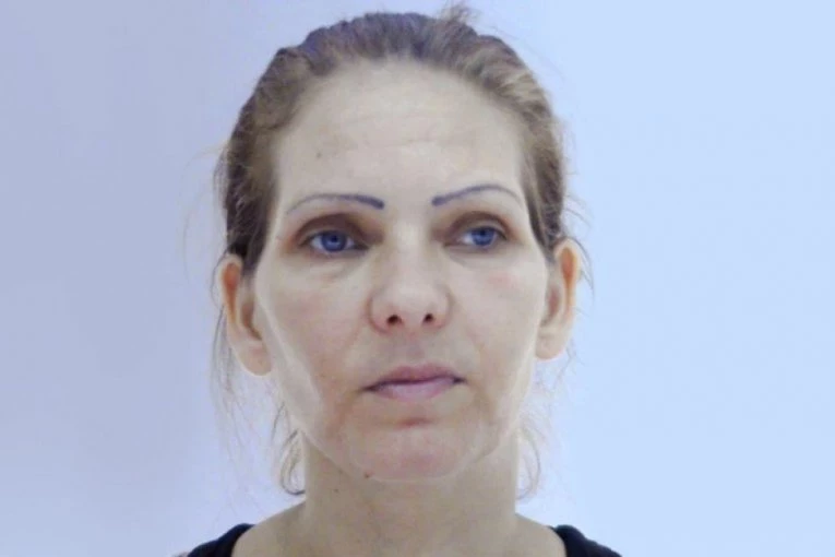 OVA ŽENA JE OTELA SEDMORO DECE? Opsadno stanje kod granice sa Srbijom, policija moli za pomoć, najmlađe ima SAMO DVE GODINE (FOTO)