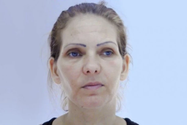 OVA ŽENA JE OTELA SEDMORO DECE? Opsadno stanje kod granice sa Srbijom, policija moli za pomoć, najmlađe ima SAMO DVE GODINE (FOTO)