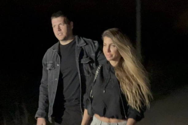 KAĆA LAZIĆ U SUZAMA DOČEKALA SLOBU RADANOVIĆA! Potresne scene na vratima porodične kuće! (VIDEO)