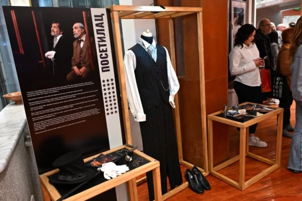 Otvorena izložba fotografija posvećena glumcu Draganu Nikoliću (GALERIJA)