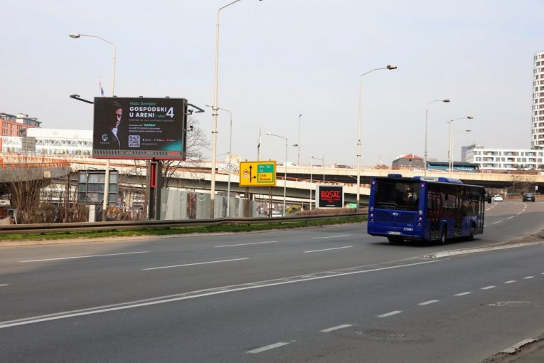 Bulevar vojvode Mišića, kod Sajma (ispod nadvožnjaka).