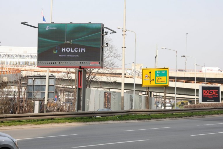 Bulevar vojvode Mišića, kod Sajma (ispod nadvožnjaka).