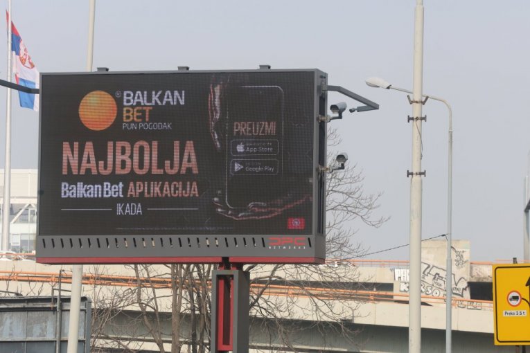 Bulevar vojvode Mišića, kod Sajma (ispod nadvožnjaka).