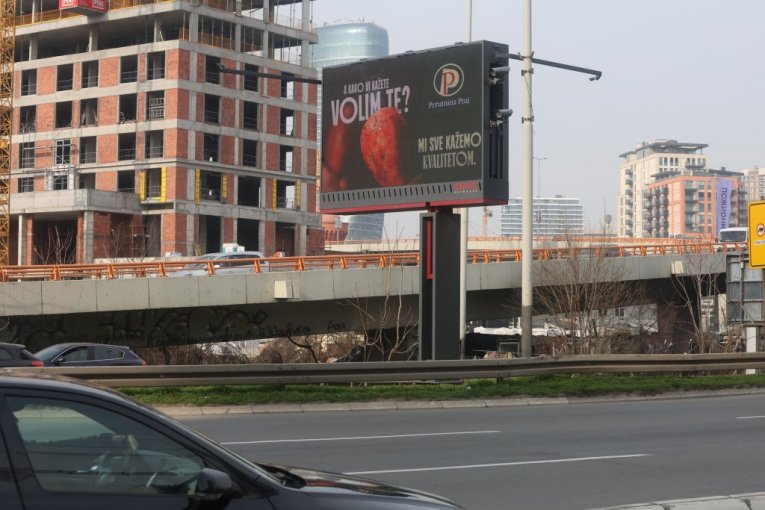 Bulevar vojvode Mišića, kod Sajma (ispod nadvožnjaka).