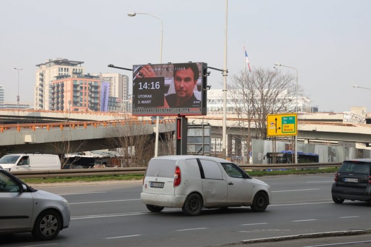 Bulevar vojvode Mišića, kod Sajma (ispod nadvožnjaka).