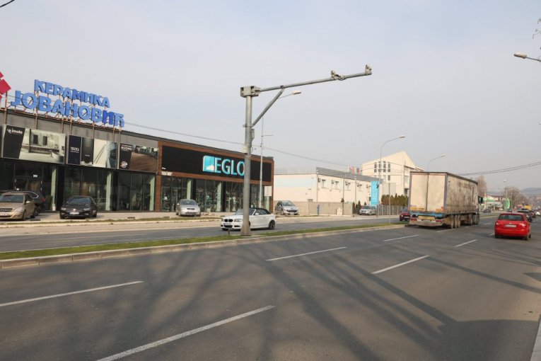 Višnjička ulica, kod Ada Huje (pravac ka Karaburmi)