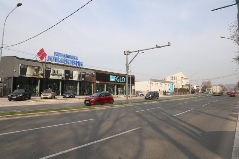Višnjička ulica, kod Ada Huje (pravac ka Karaburmi)