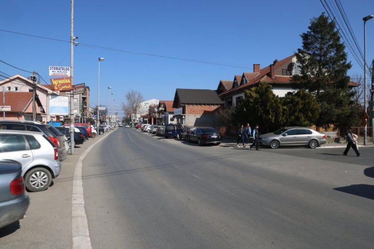 Borča, ulica Bratstva i jedinstva (kod škole)