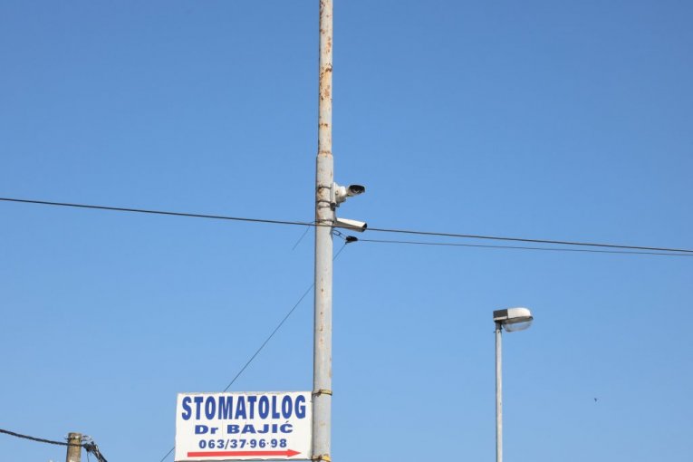 Borča, ulica Bratstva i jedinstva (kod škole)